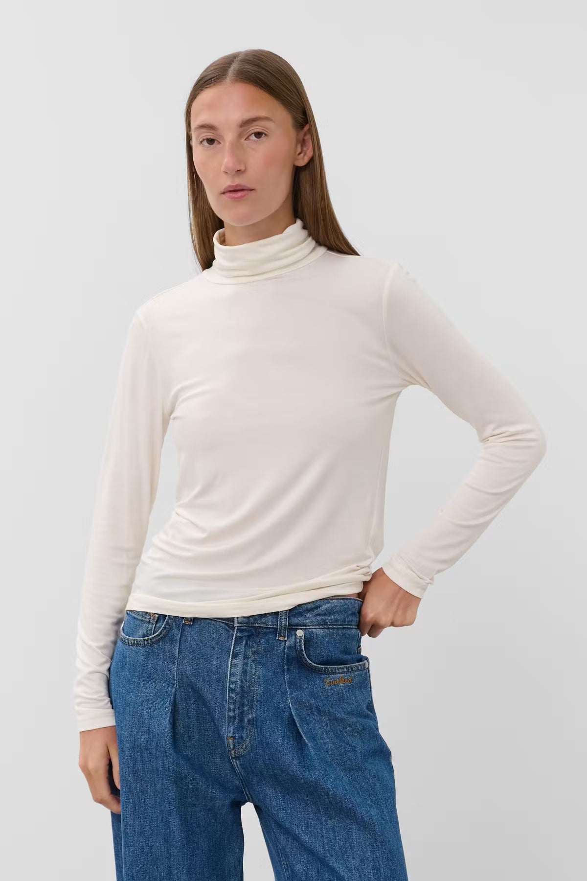 Hanadi Rollneck - White