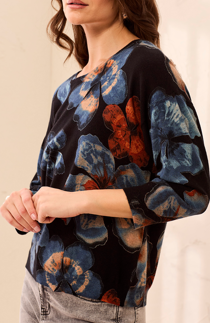 THREE-QUARTER SLEEVE CREWNECK SWEATER