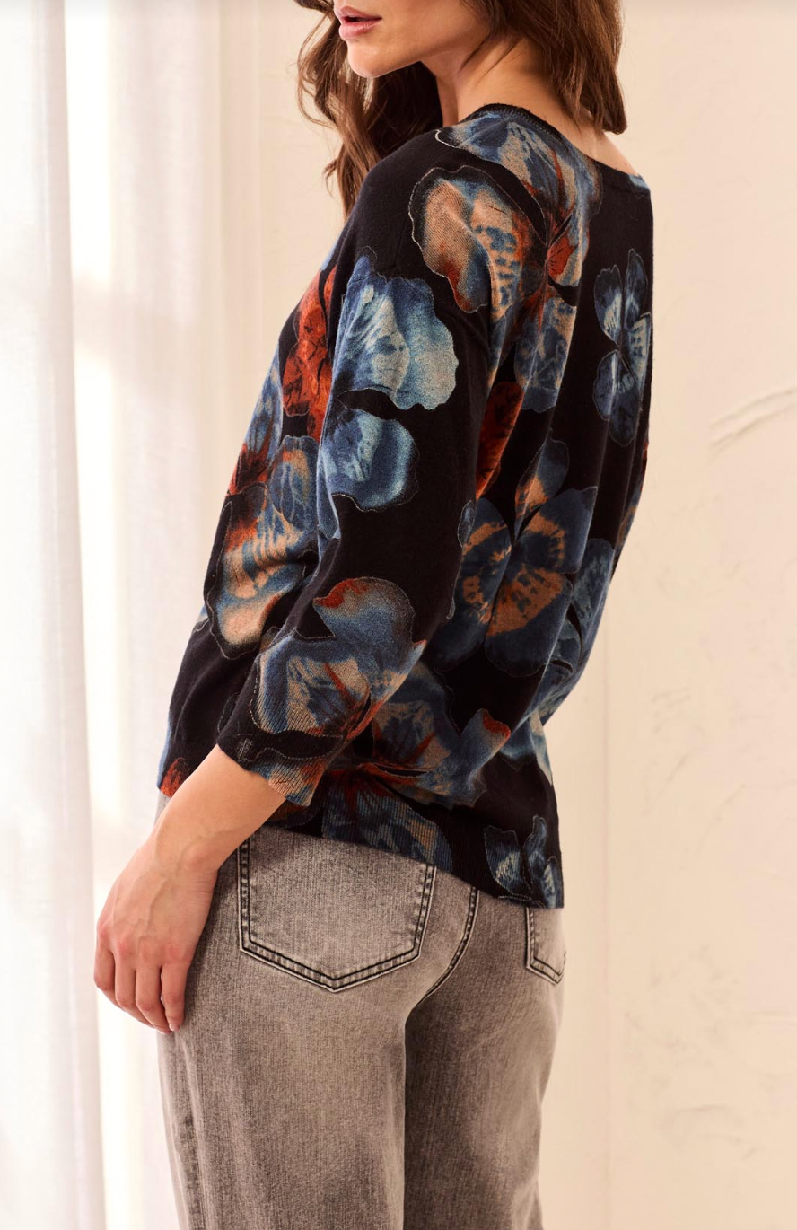 THREE-QUARTER SLEEVE CREWNECK SWEATER